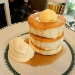 Pancakes (Fluffy and Plain)